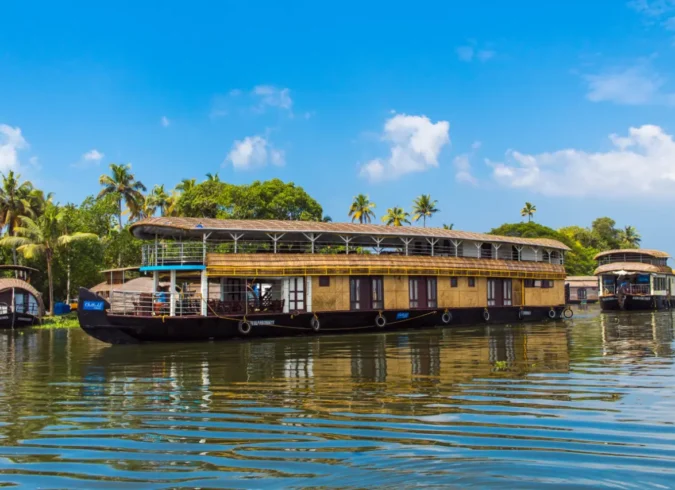 5 BEDROOM DELUXE HOUSEBOAT