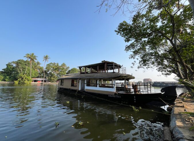 2 BEDROOM DELUXE HOUSEBOAT