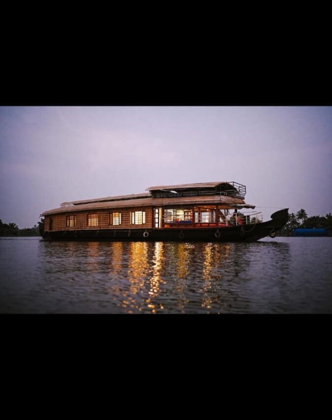 3 BEDROOM PREMIUM HOUSEBOAT