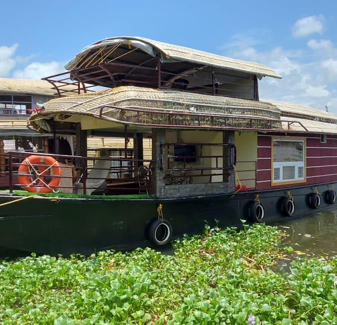 SINGLE BEDROOM DELUXE HOUSEBOAT