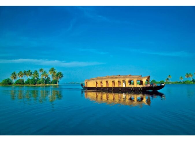 3 BEDROOM TRADITIONAL HOUSEBOAT