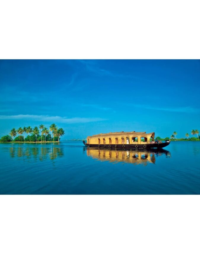3 BEDROOM TRADITIONAL HOUSEBOAT
