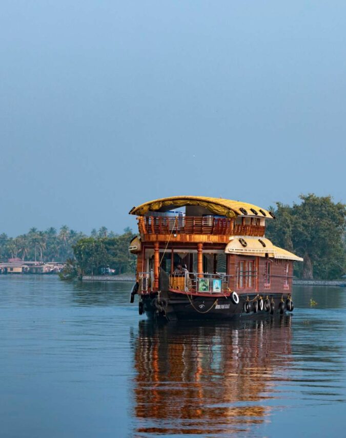 2 BEDROOM PREMIUM HOUSEBOAT