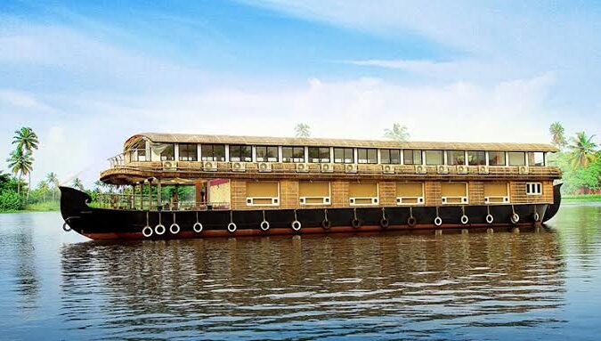 10 BEDROOM DELUXE HOUSEBOAT